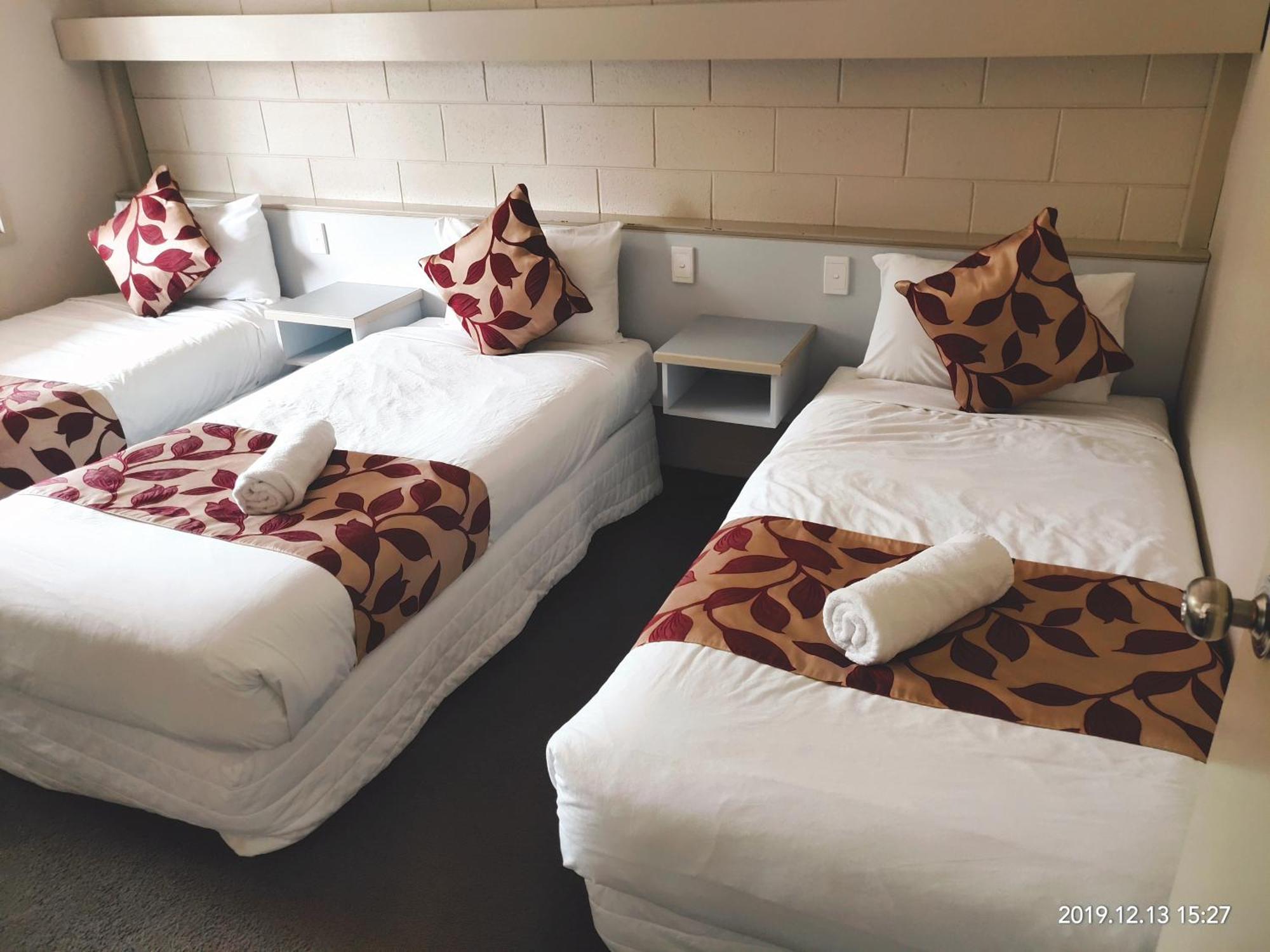 קאווס Coachman Motel And Holiday Units חדר תמונה