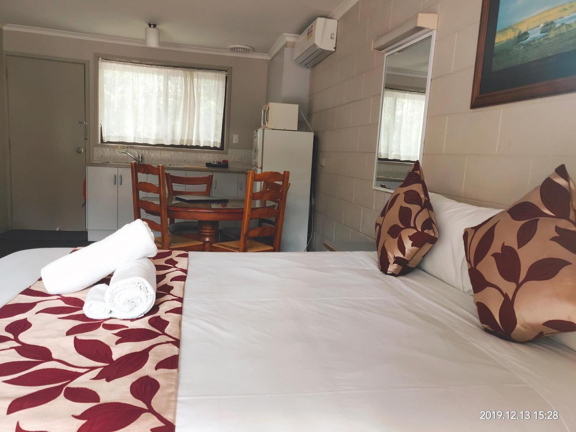 קאווס Coachman Motel And Holiday Units חדר תמונה